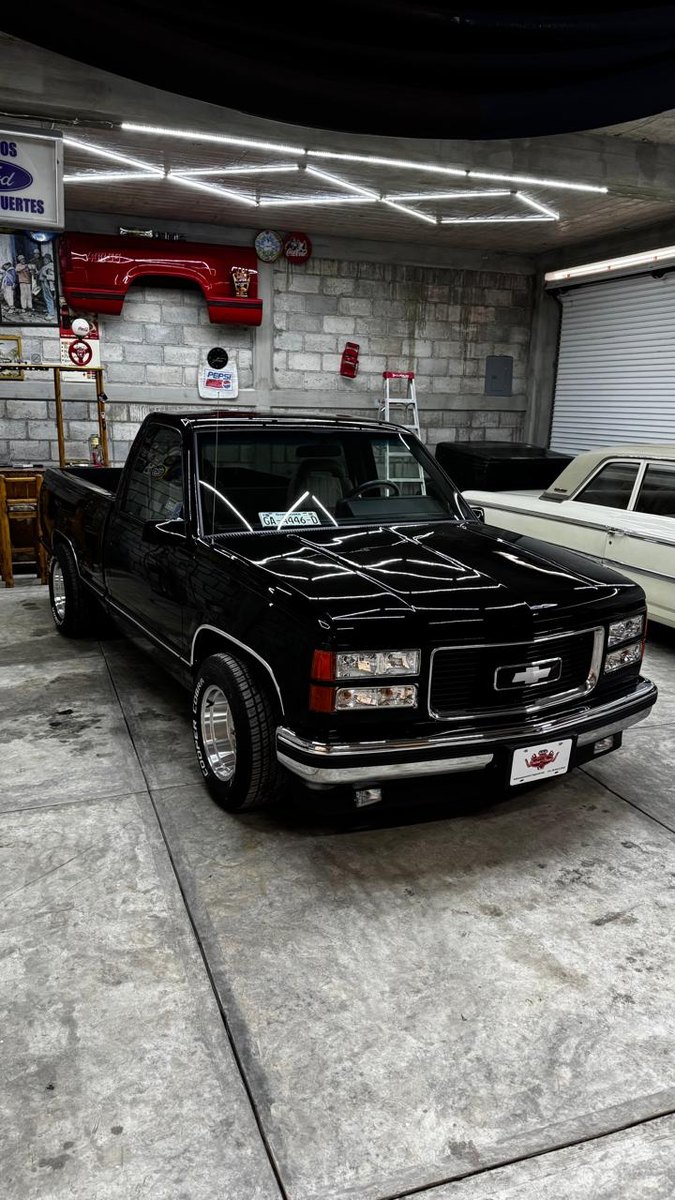 Pickup negra restaurada